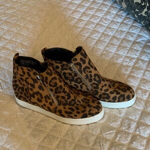 Time and Tru Leopard Print Sneakers